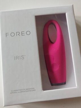 FOREO IRIS Illuminating Eye Massager - Fuchsia